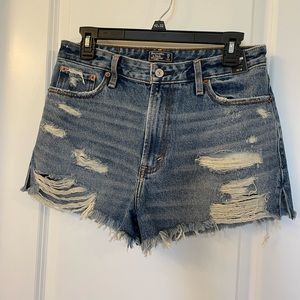 Abercrombie & Fitch Annie High Ride Short NWT 29/8 in Medium Ripped Wash